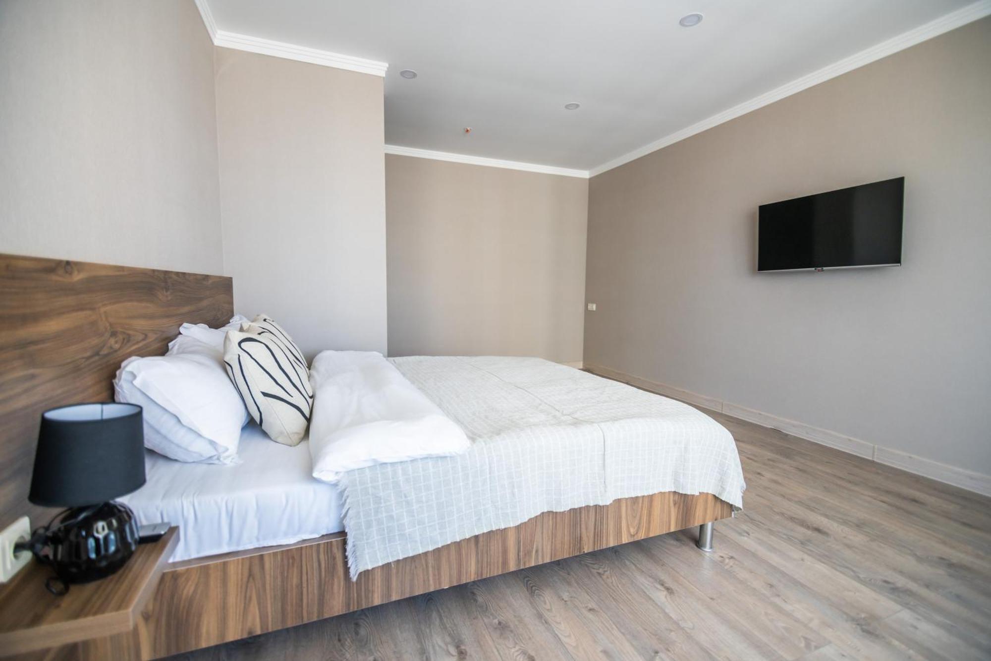 Green Side Apart Hotel Batumi Exterior photo
