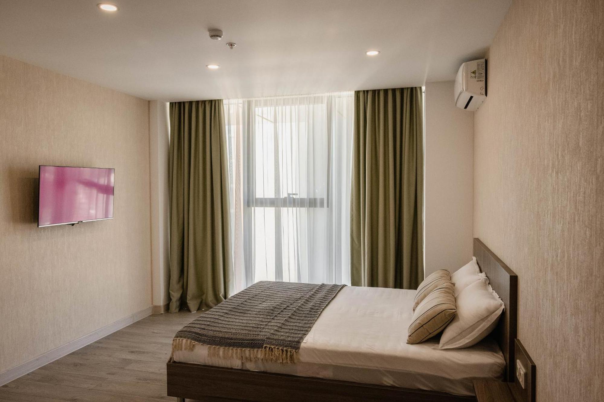 Green Side Apart Hotel Batumi Exterior photo