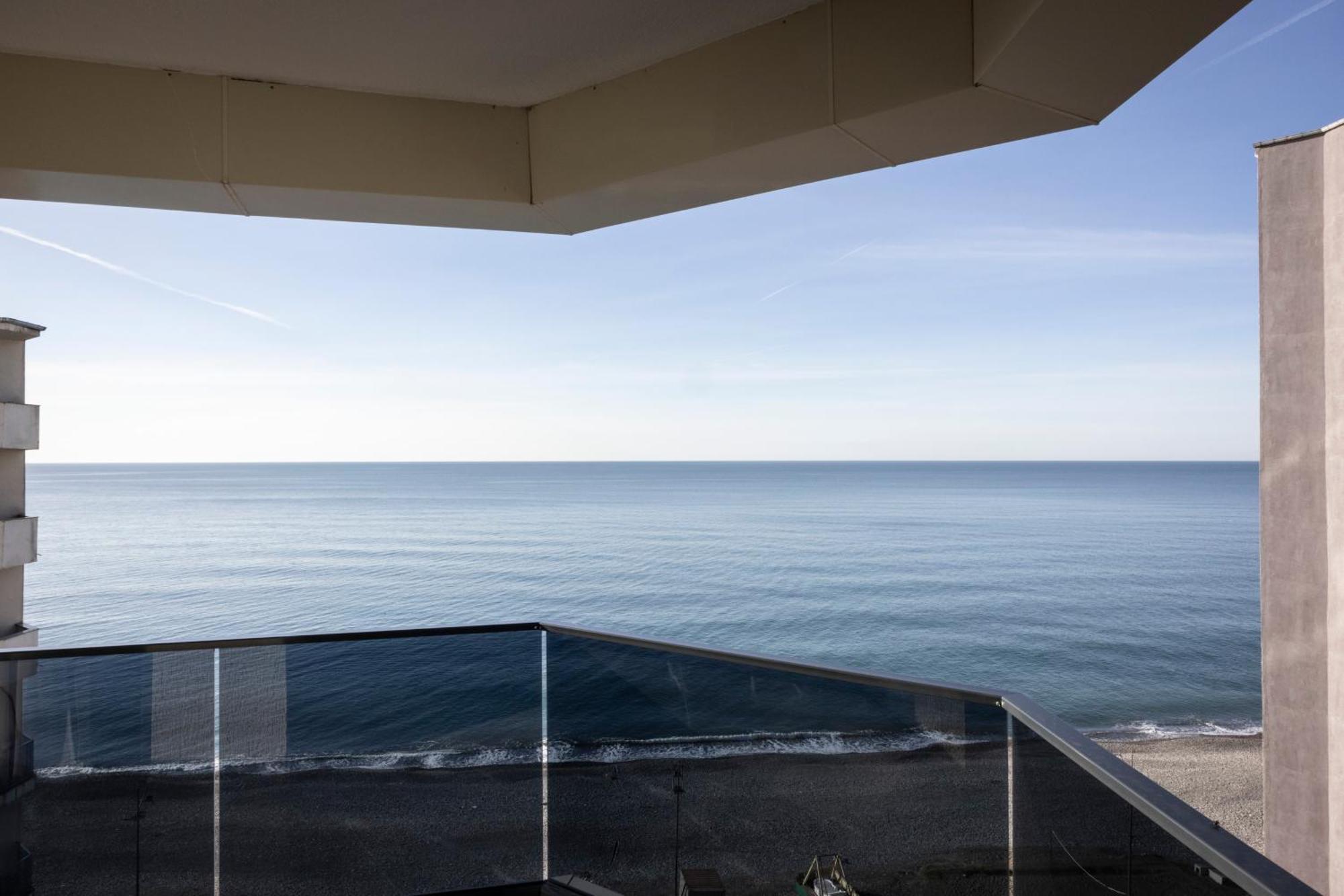 Green Side Apart Hotel Batumi Exterior photo